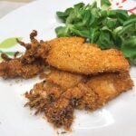 Foto della Ricetta dei Calamari insabbiati alla Paprika, con aggiunta di Origano Fresco e impiattati con della Rucola